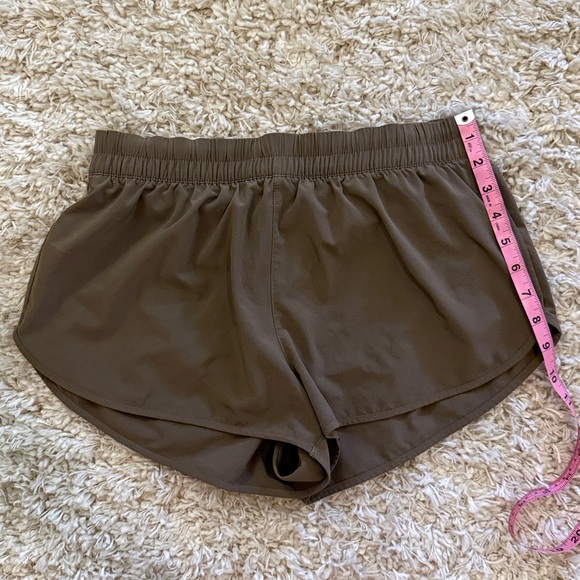 Athleta Women's Tan Speedwork Athletic Shorts - Picture 6 of 7